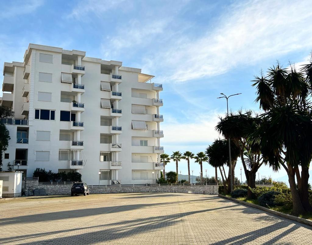 White Sidesea View Apartment Саранда Экстерьер фото